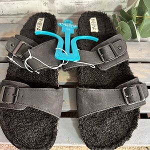 Mad Love Women’s Black Multi Strap Sherpa Footbed Sandals - NEW